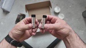 Ремонт трещины или скола на акриловой ванне или раковине.