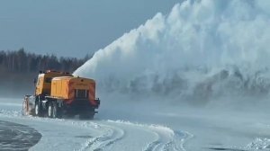 Фрезерно роторный снегоуборщик на шасси Камаз.