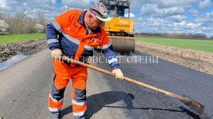 В Ейском районе продолжается ремонт дороги между Октябрьским и Ясенской