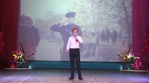 Идёт  солдат  по городу