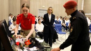 Первый командир батальона «Югра» Дмитрий Аксёнов встретился с юными вартовчанами