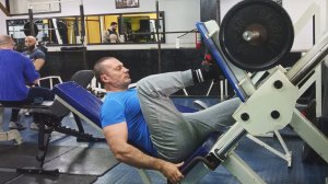 Жим одной ногой в тренажёре: техника и нюансы