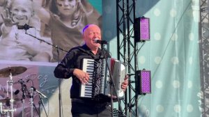 ЭТУ ПЕСНЮ ХОЧЕТСЯ СЛУШАТЬ СУТКИ НАПРОЛЁТ!!!