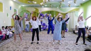 Сюрприз выпускникам от педагогов