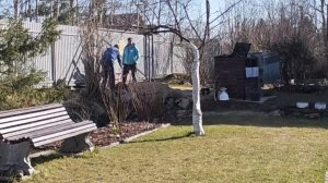 15-04-2026.Дача..Сын приехал помочь.Выкапываем столбы.(11.04.-12.04.26)