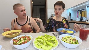 Мукбанг даже НЕ ПОХВАЛИЛ! Вован РАСКРИТИКОВАЛ мою готовку НО СЛОПАЛАЛ всё раньше меня) Семейный ужин