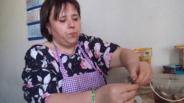 Нажарила картошки с беконом, нарвала зеленого лука со своего огорода и сделала мукбанг