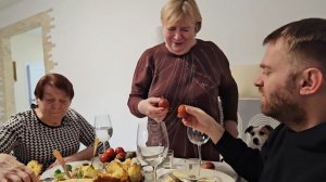 Обзор-  АБСУРД НА ИГРЕНИ ЗА СТОЛОМ.