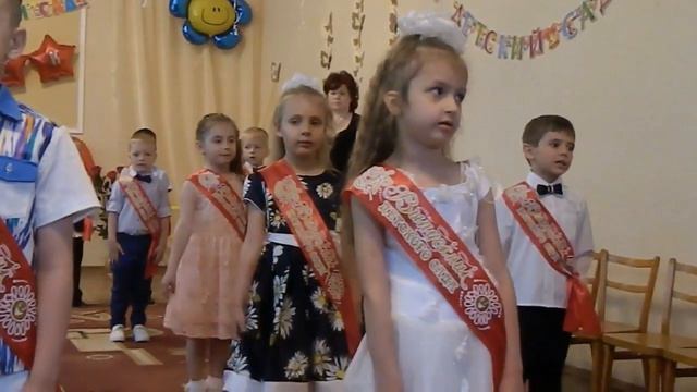 Я МЕЧТАЮ О ЧУДЕ!  Вход на выпускной.