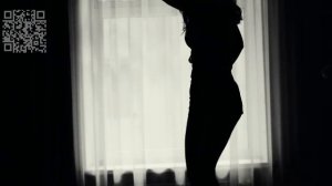 Девушка на кровати