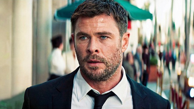 Мужчина придерживается 101 правила преступлений и пытается украсть 11 МИЛЛИОНОВ  пересказ