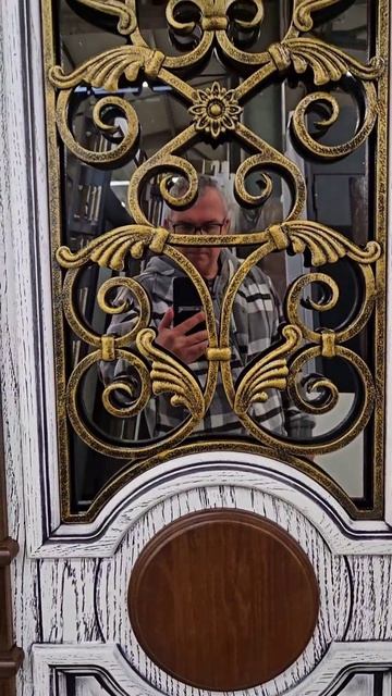Парадная входная дверь в загородный дом со среклопакетом и кованой решёткой премиум, купить в Москве