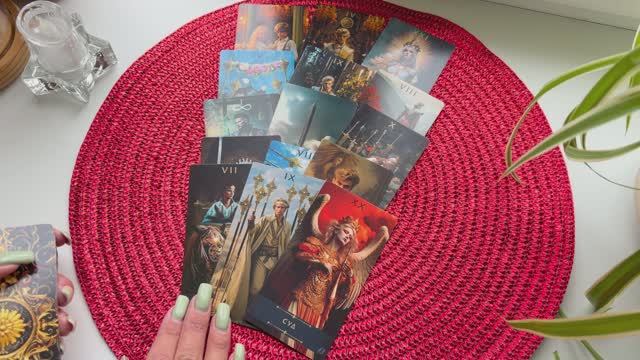 Что он думал о Вас сегодня? Гадание на Таро