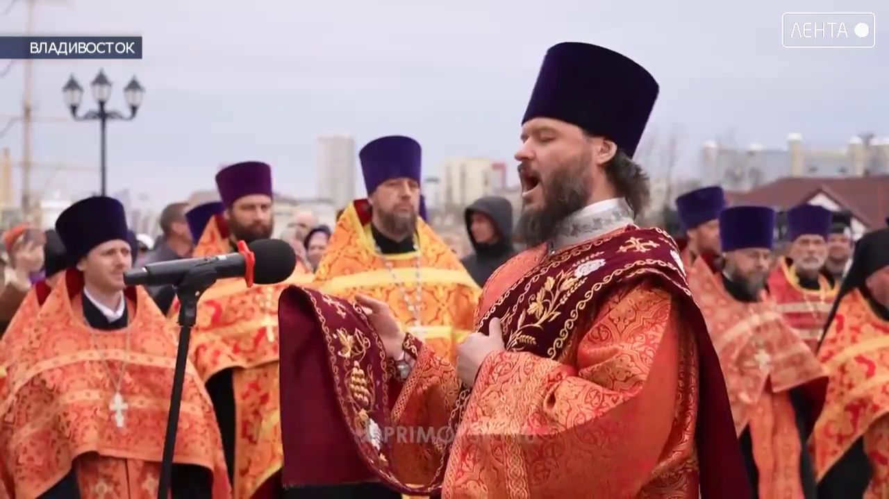 Многие артёмовцы с крестного хода в нашем городе отправились отмечать Пасху во Владивостоке