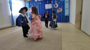 Возле елочки Танец на Новый год