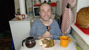 Обед с Рыжулей. Донат. Рассуждаю о гуманности. Мукбанг. Обжор. Еда на камеру. Диета. Шизофрения.