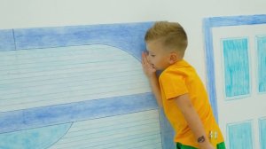 Крис и истории с невидимыми костюмамии