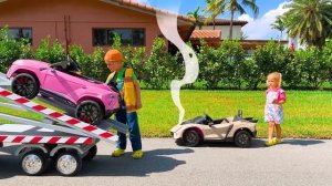 Дети играют в автосервис