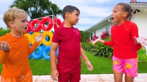 Крис и Алиса учатся играть вместе