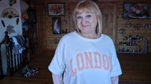 И снова безумный шоппинг!!!Накупила себе розовых кофточек...аж целых 5 штук!!!