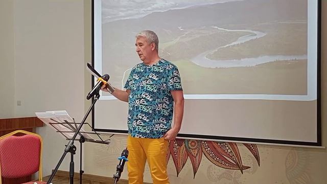 Дмитрий Бочаров читает стихи