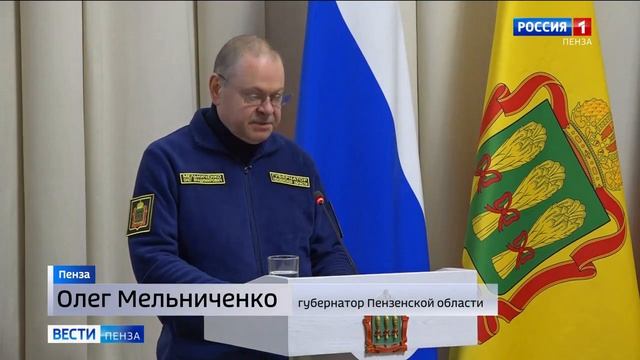 Олег Мельниченко вручил жилищные сертификаты и ключи от квартир представителям АПК региона