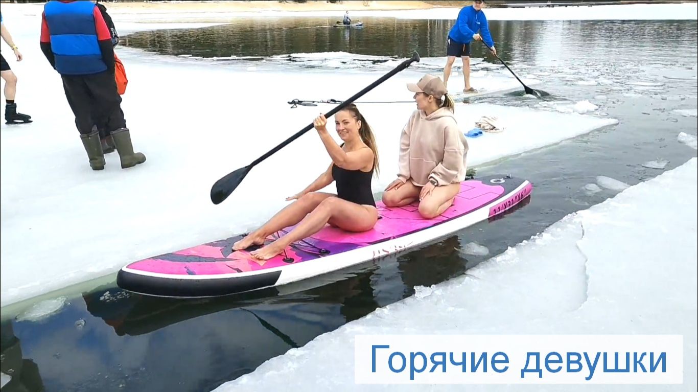 Горячие девушки не боятся холода