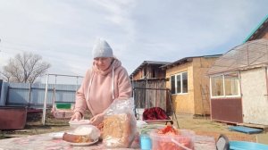 КОНЦЕРТ/МУЖ ЖАРИТ ШАШЛЫК, КУШАЕМ НА СВЕЖЕМ ВОЗДУХЕ.