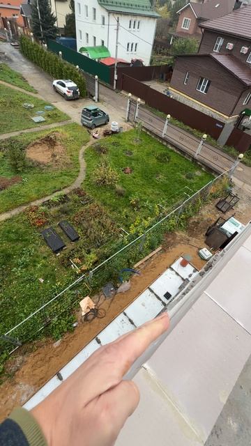 Создание правильного уклона, чтобы вода уходила от дома, а не скапливалась вдоль цоколя