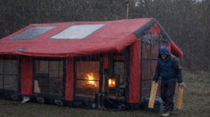 Комфортный кемпинг в надувной палатке.