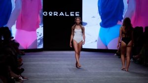 Модели на подиуме 178