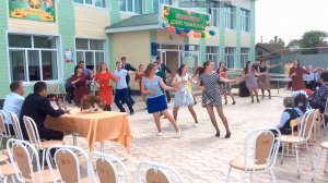 Выпускной флешмоб с преподавателями  Апазово