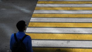 Заметили в последний момент: пешеходы чудом спаслись от наезда автомобилей