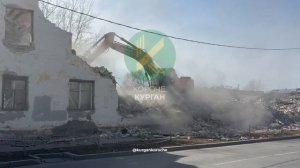 На перекрестке улиц Комсомольская – Климова разбирают  дом