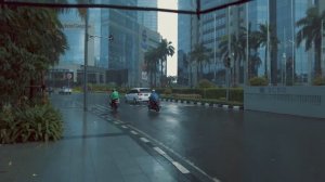 4K Прогулка под дождем в центральном деловом районе Судирман - южная Джакарта в сумерках