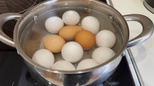 Как сварить яйца, чтобы они не потрескались и хорошо чистились.