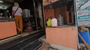 2 дня в Путтапарти. Проблемы с электричеством. Иду в ашрам. Цветы от мужа. Ищем завтрак. Индия.