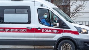 Пять человек пострадали при падении авто с моста в воду в Москве