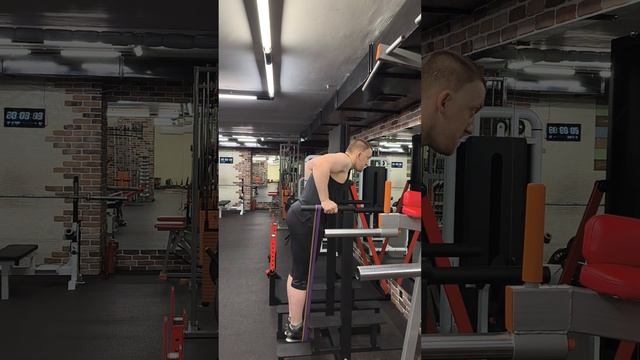 Отжимания на брусьях с резиной