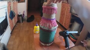 Купила попкорн.А бутылка то копилка.