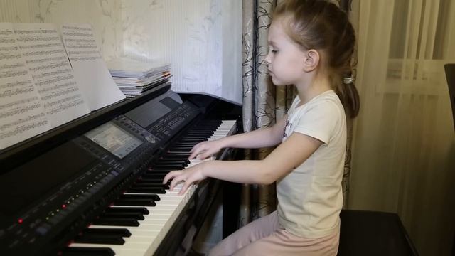 ЛИСТЬЯ 🍁 ЖЕЛТЫЕ МЕДЛЕННО ПАДАЮТ... Виктория Викторовна 6 лет.