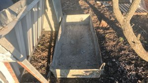 Событий мало , но они есть . Корыто для бетона , трубы , дела домашние .