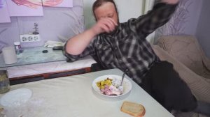 Наработался за день сел кушать копченое сало с селёдкой и картошкой