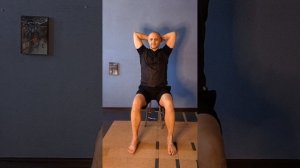 расслабляем плечи и шею.