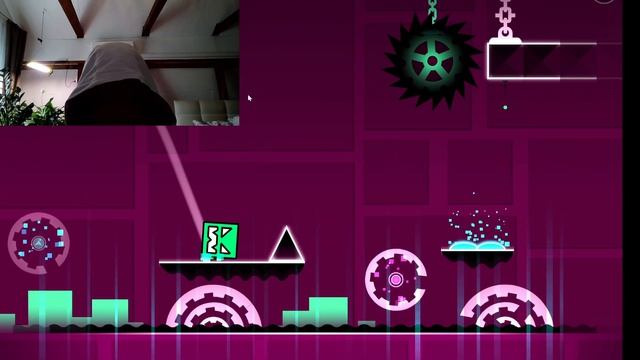 я играю в geometry dash в theory of everything!