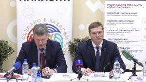 Максим Решетников и Валентин Коновалов с приветственным словом на встрече с предринимателями Хакасии