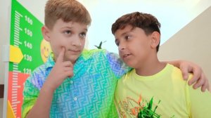 Дети играют в поваров