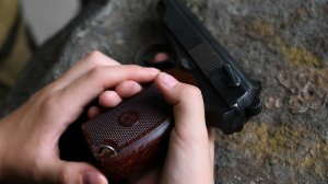 Подросток восемь раз выстрелил из пневмата в бывшую девушку в Петербурге