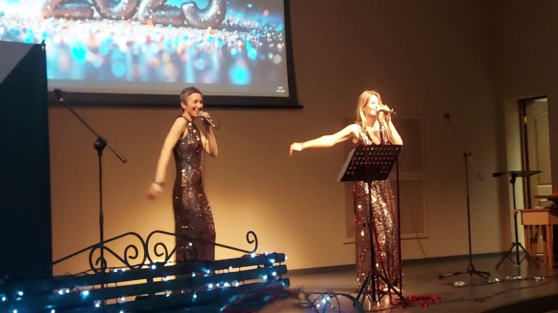 Концерт женского дуэта в санатории "Виктория". Композиция "Улыбайся" (05.01.25)