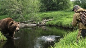 РЫБАЛКА В ТАЙГЕ ЧУТЬ НЕ СТАЛА ПОСЛЕДНЕЙ, ЗВЕРЬ ПОДОШЁЛ СЛИШКОМ БЛИЗКО!